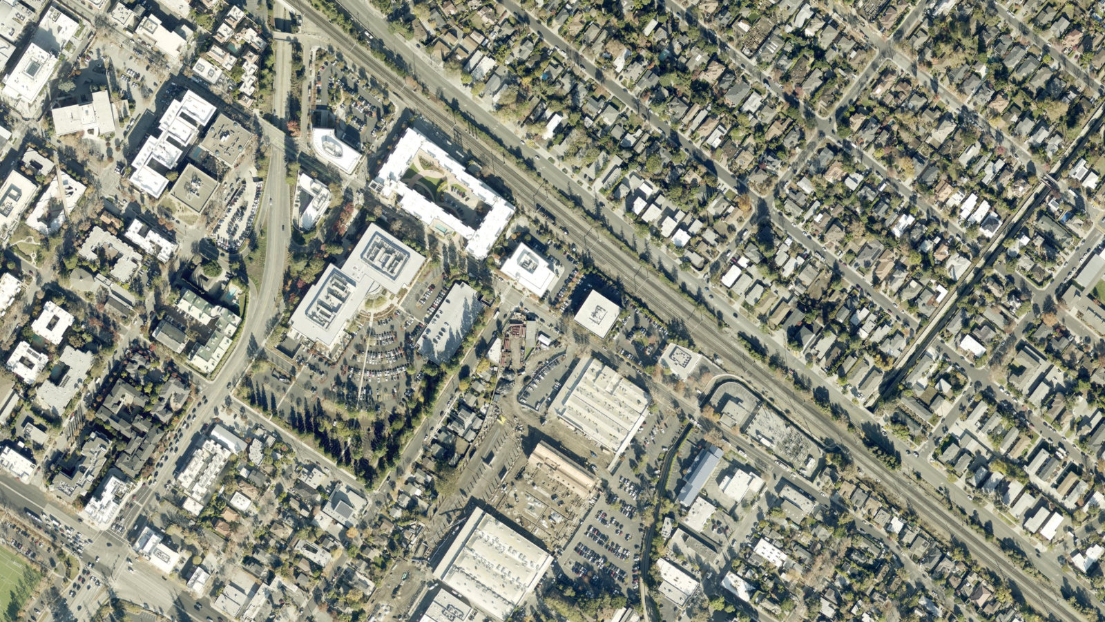 3045 PARK BOULEVARD, PALO ALTO, CA（本社・衛星）