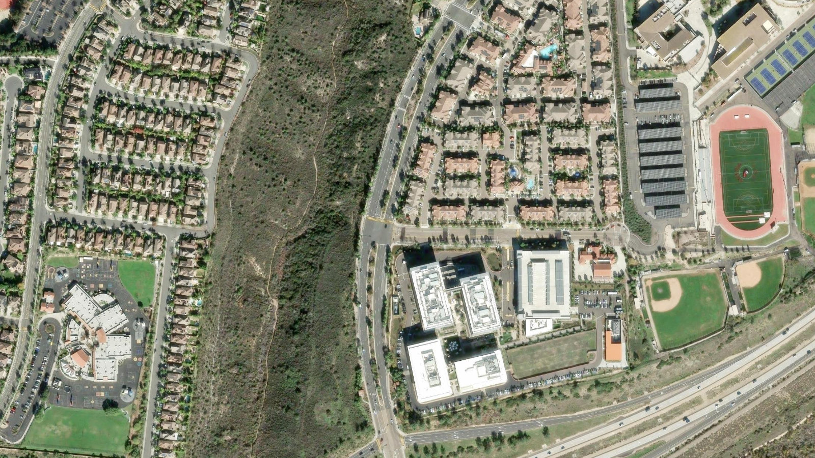 6027 EDGEWOOD BEND COURT, SAN DIEGO, CA（本社・衛星）