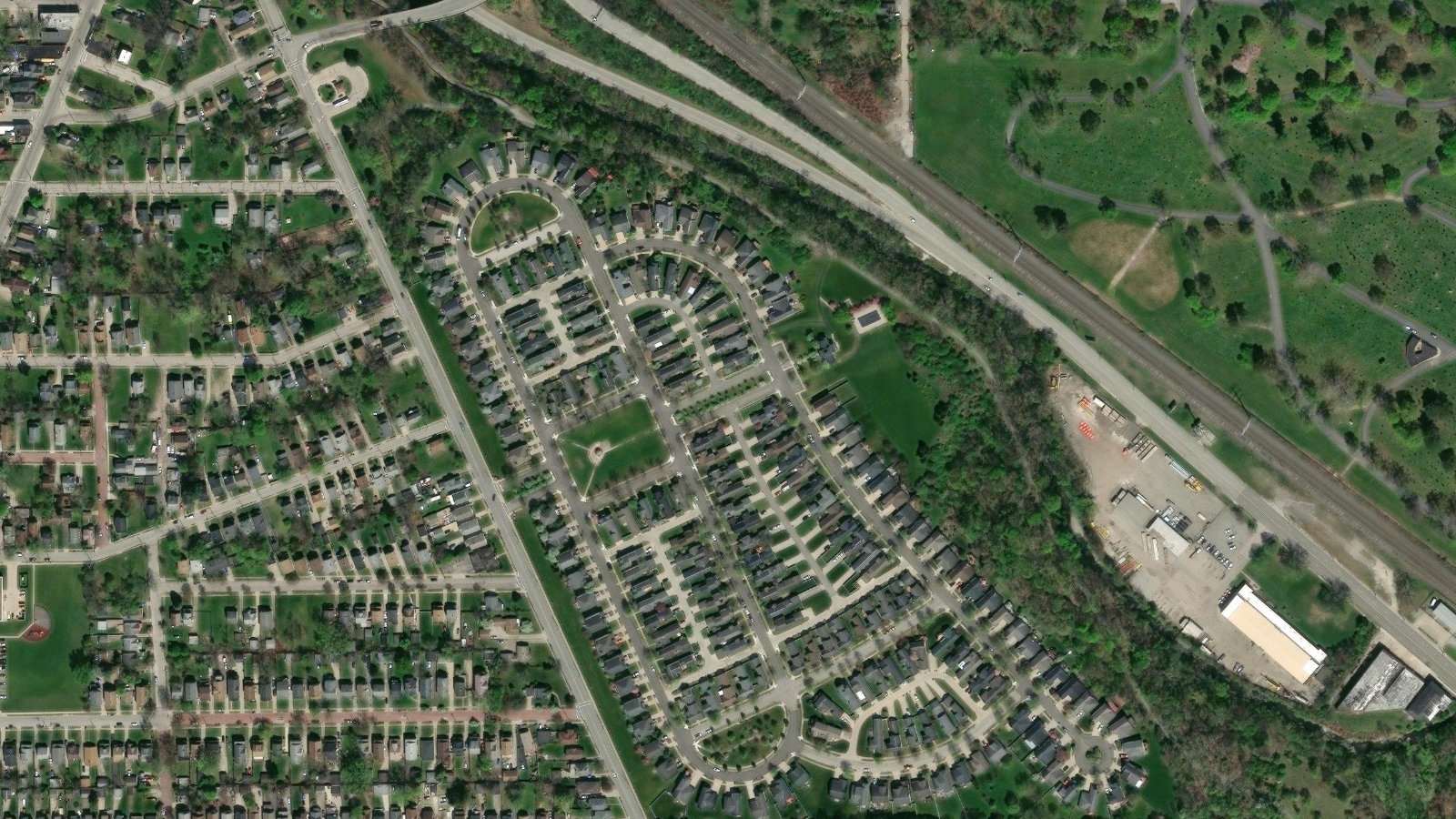 22901 MILLCREEK BLVD, CLEVELAND, OH（本社・衛星）