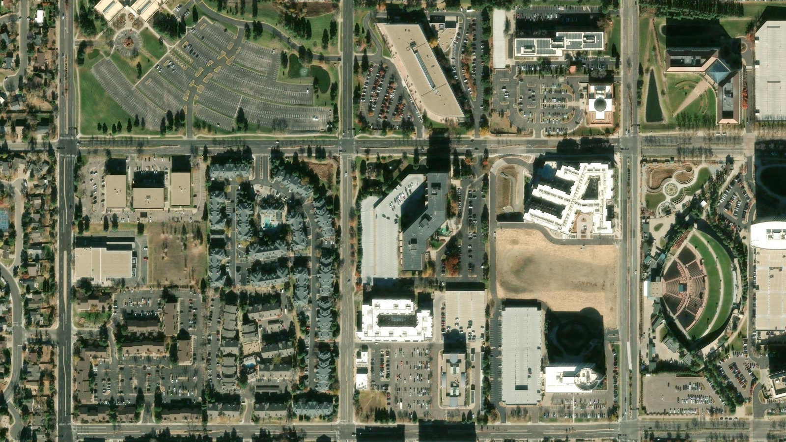 6300 S. SYRACUSE WAY, CENTENNIAL, CO（本社・衛星）