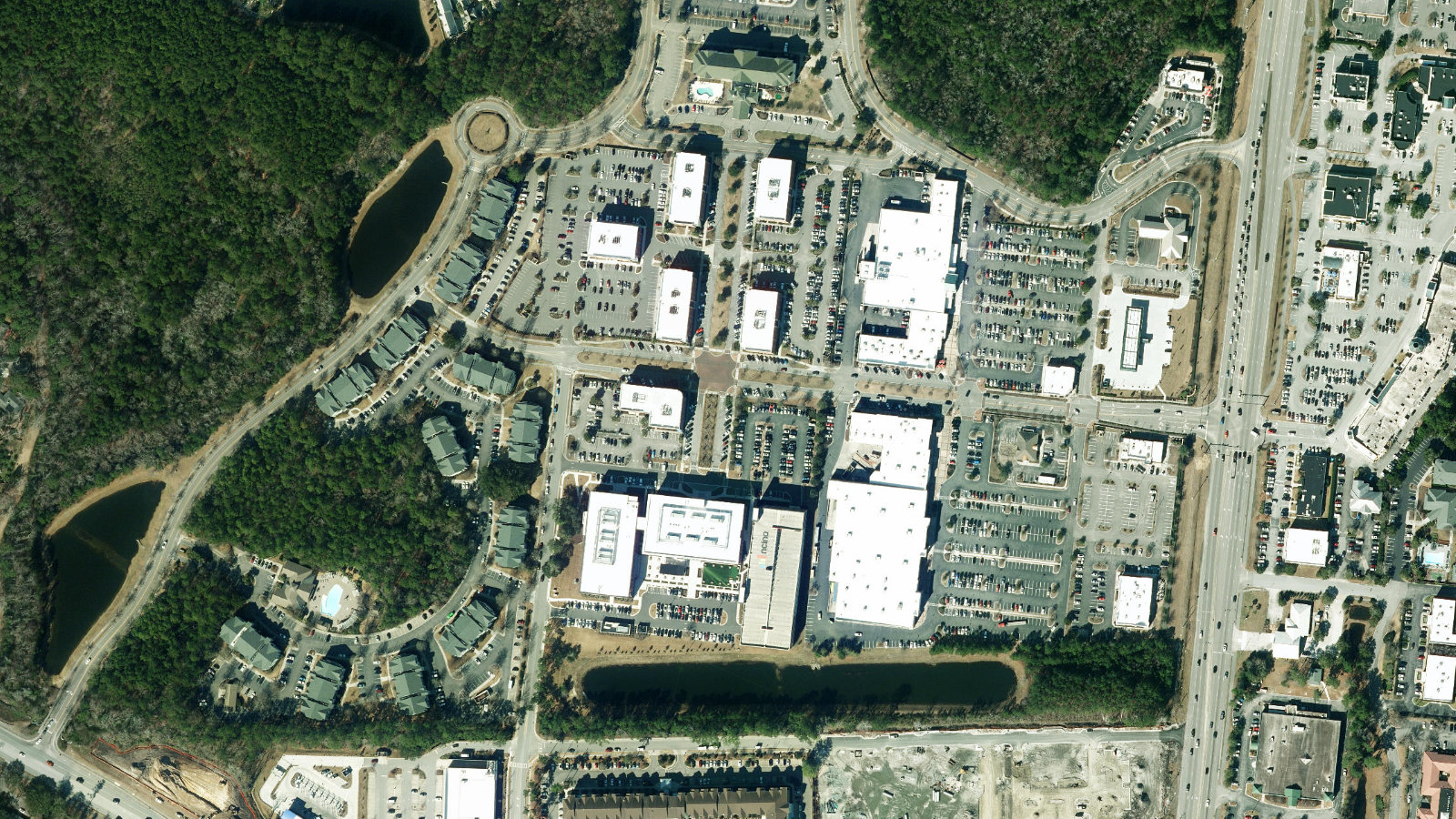 6770 PARKER FARM DRIVE, WILMINGTON, NC（本社・衛星）