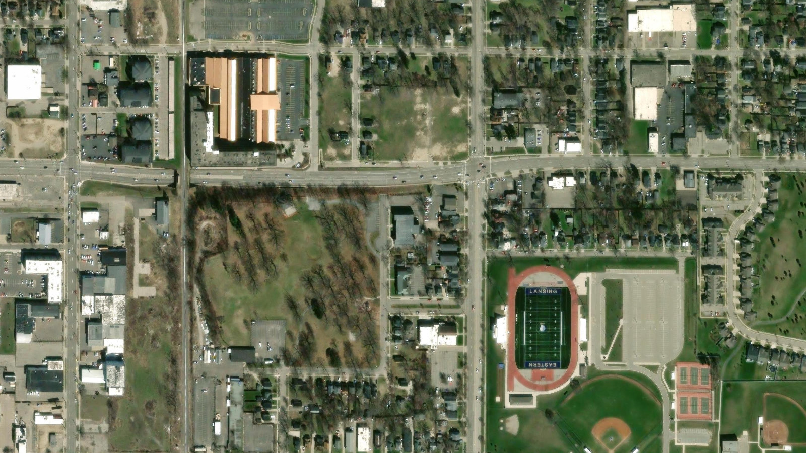 620 LESHER PLACE, LANSING, MI（本社・衛星）