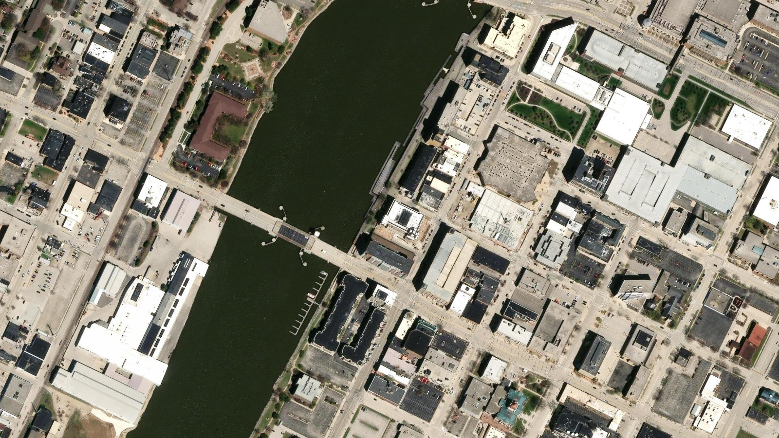 111 N WASHINGTON ST, GREEN BAY, WI（本社・衛星）