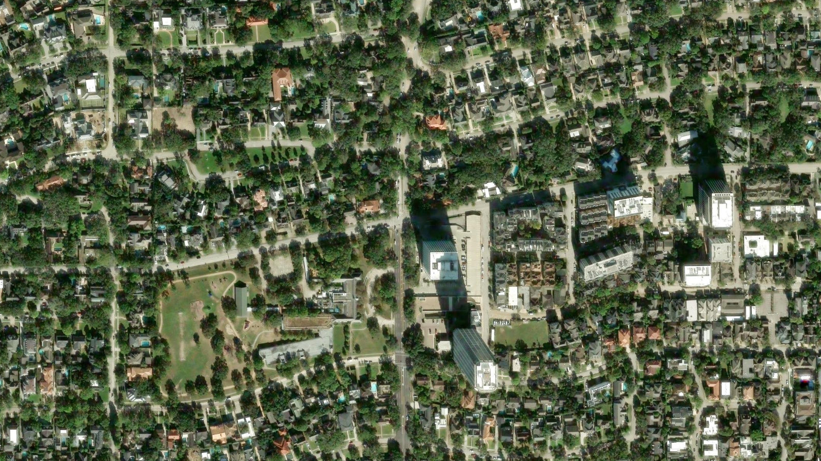 2001 KIRBY DRIVE, HOUSTON, TX(本社・衛星)