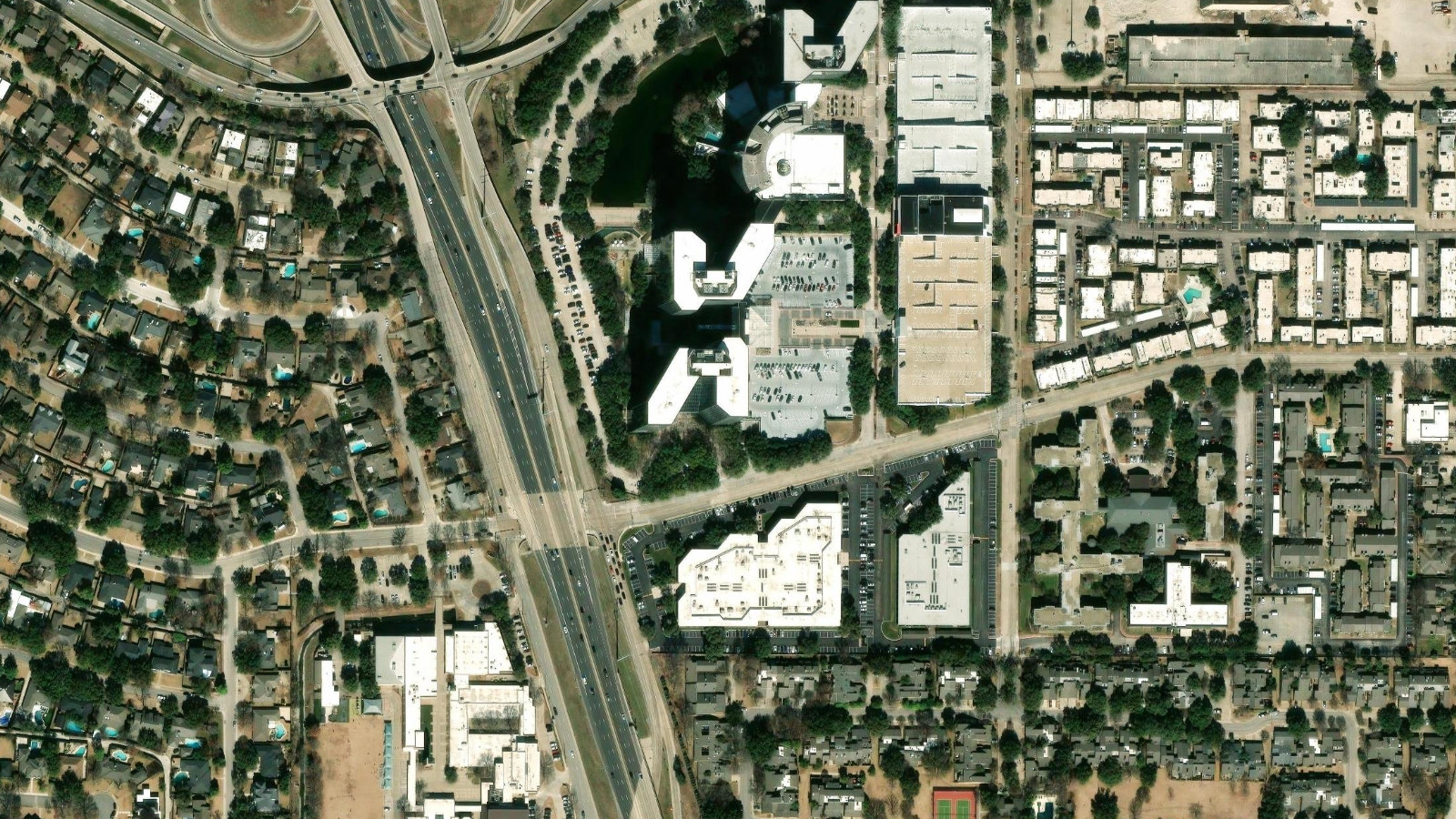 5430 LBJ FREEWAY, DALLAS, TX（本社・衛星）