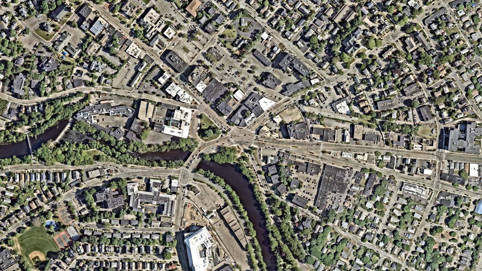 260 ARSENAL PLACE, WATERTOWN, MA(本社・衛星)