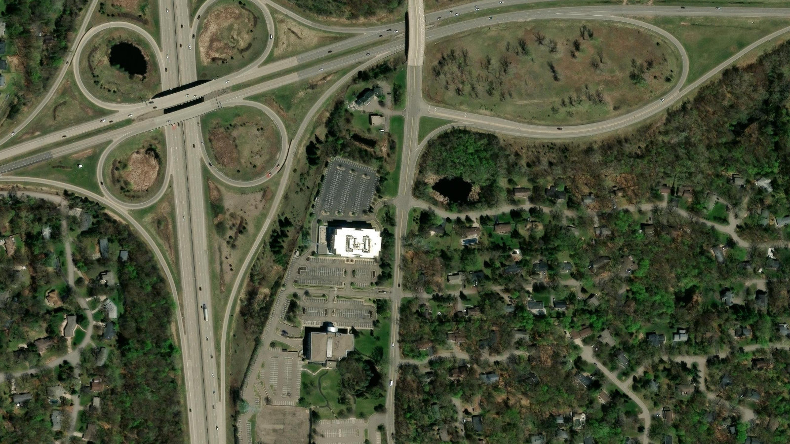 4350 BAKER ROAD, MINNETONKA, MN(本社・衛星)