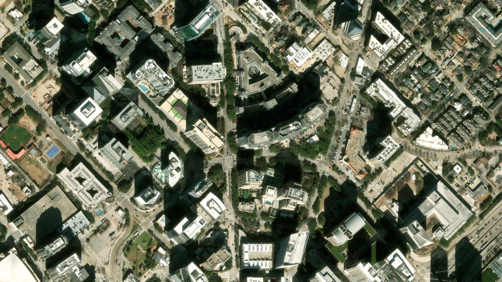 300 CRESCENT COURT, DALLAS, TX(本社・衛星)