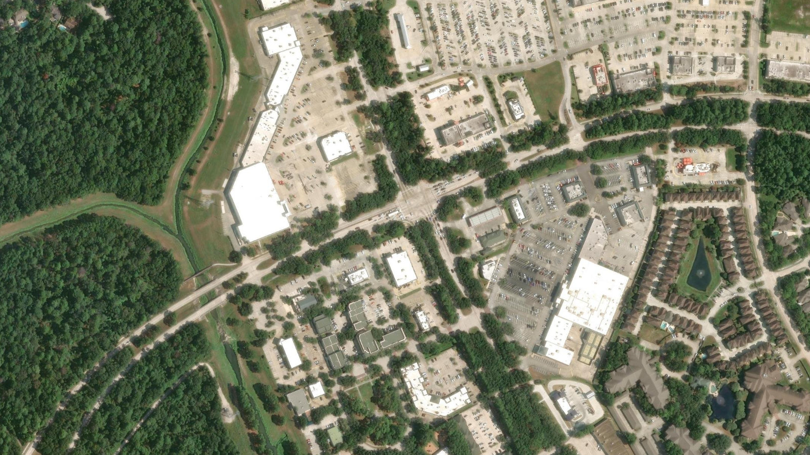 19001 CRESCENT SPRINGS DR, KINGWOOD, TX（本社・衛星）