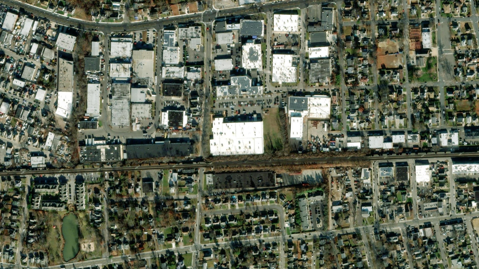 333 BAYVIEW AVE, AMITYVILLE, NY(本社・衛星)