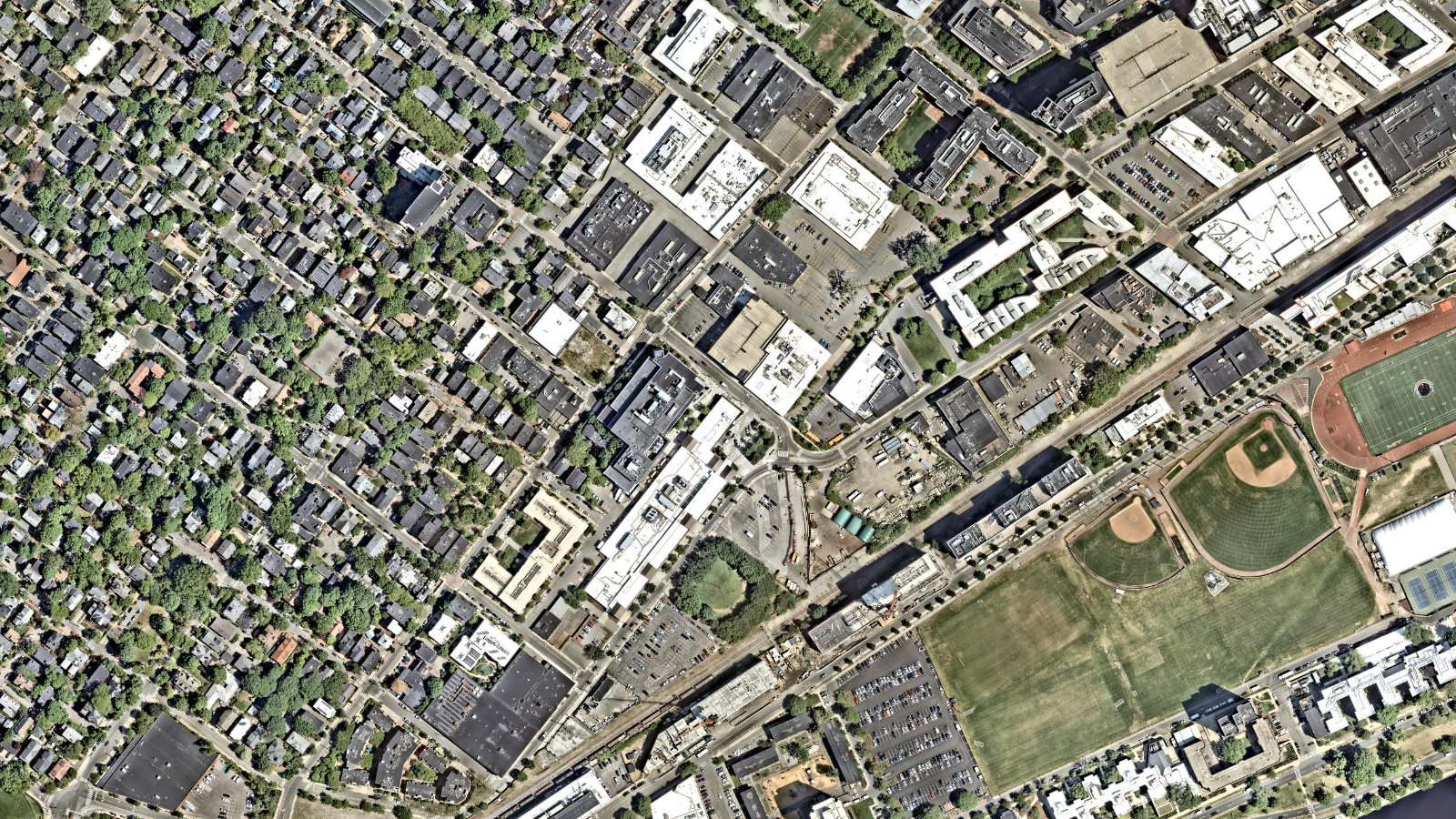 40 ERIE STREET, CAMBRIDGE, MA(本社・衛星)