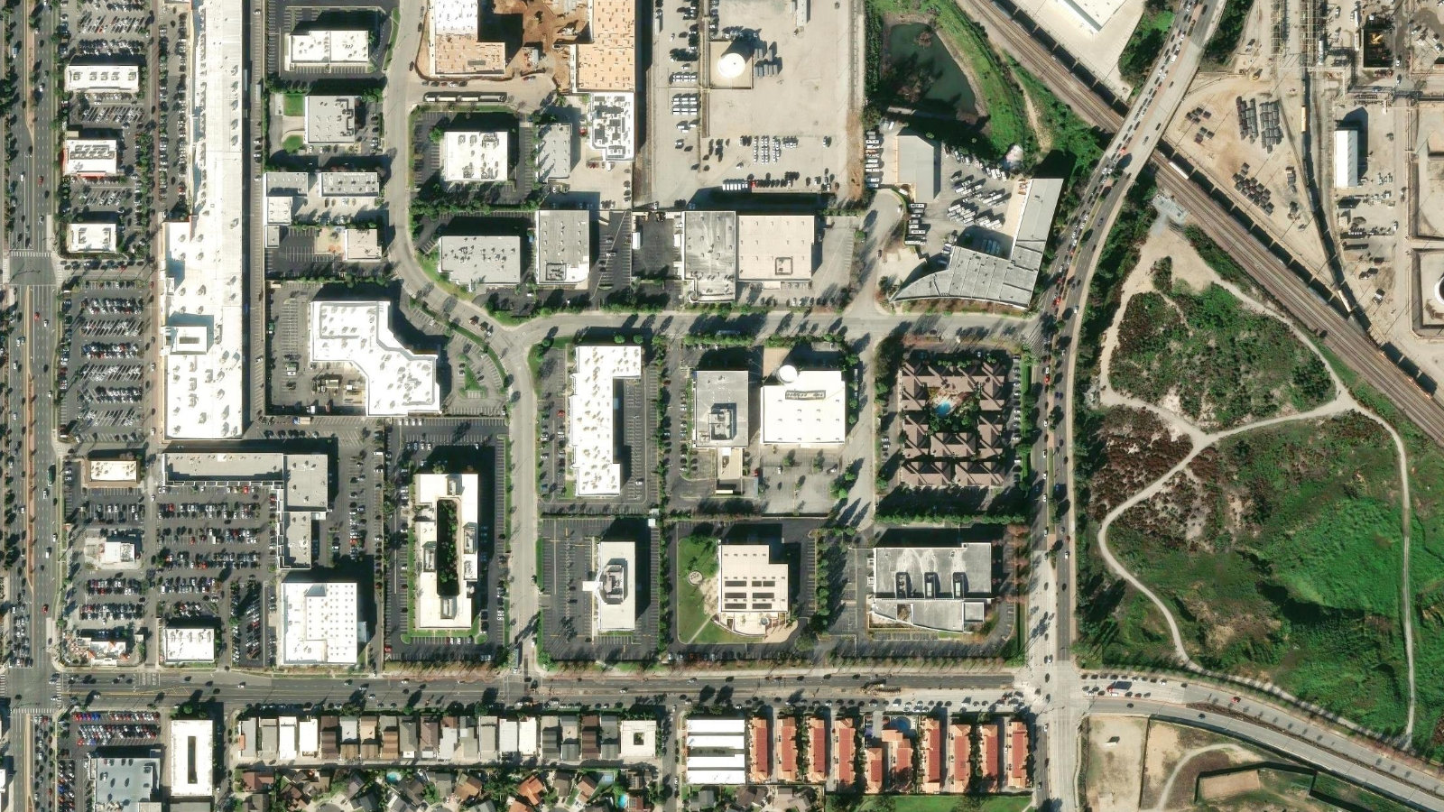 3520 CHALLENGER ST., TORRANCE, CA(本社・衛星)