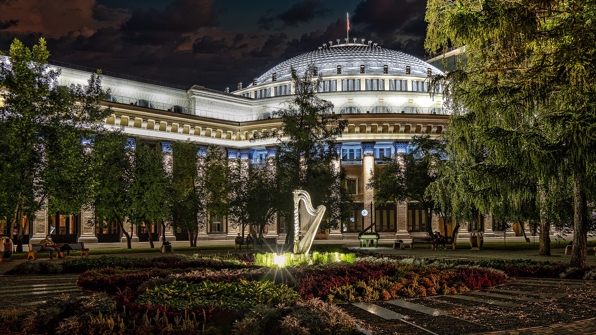 Opera-and-Ballet-theatre-Novosibirsk