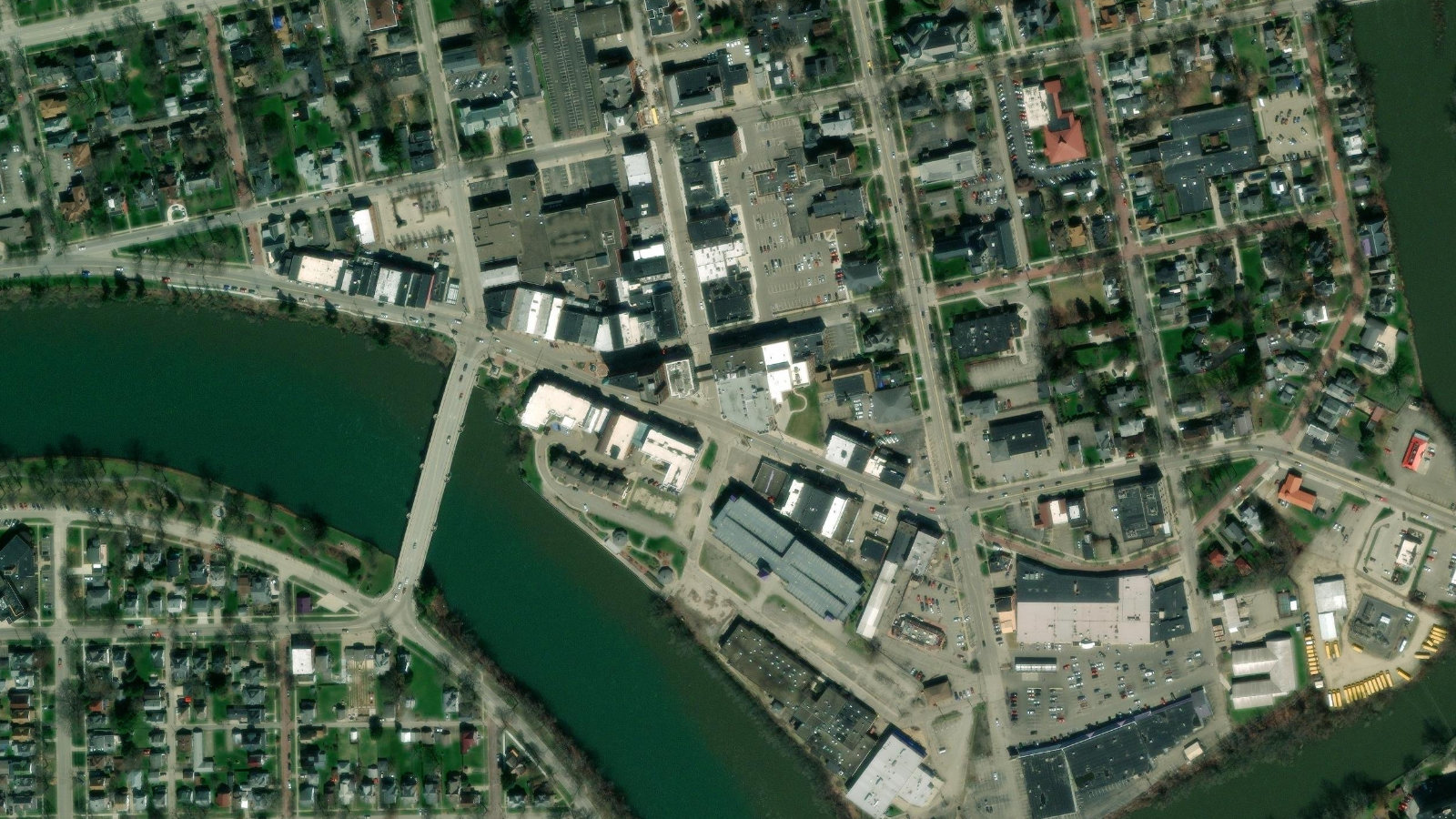 100 LIBERTY STREET, WARREN, PA（本社・衛星）