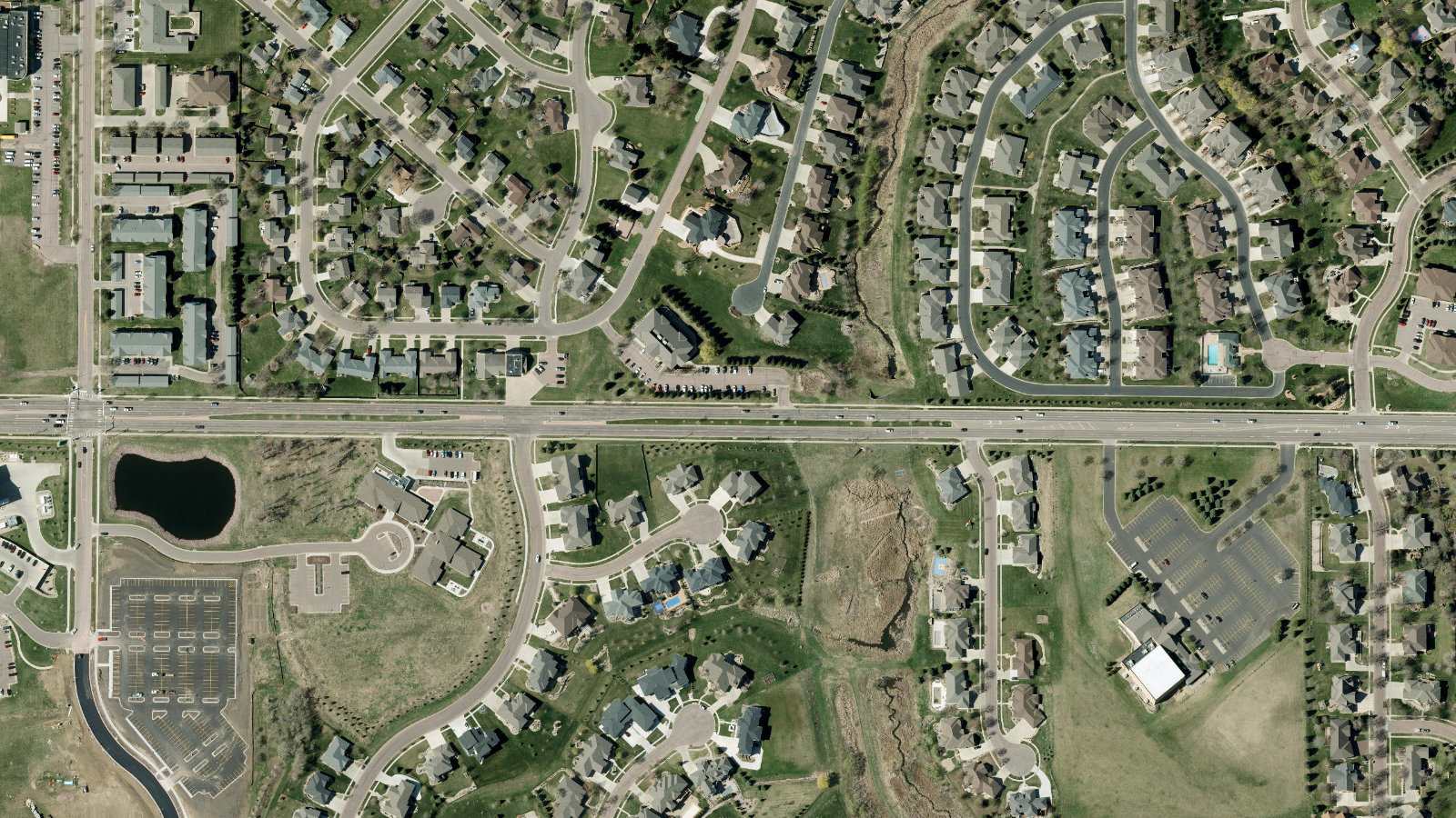3010 WEST 69TH STREET, SIOUX FALLS, SD(本社・衛星)