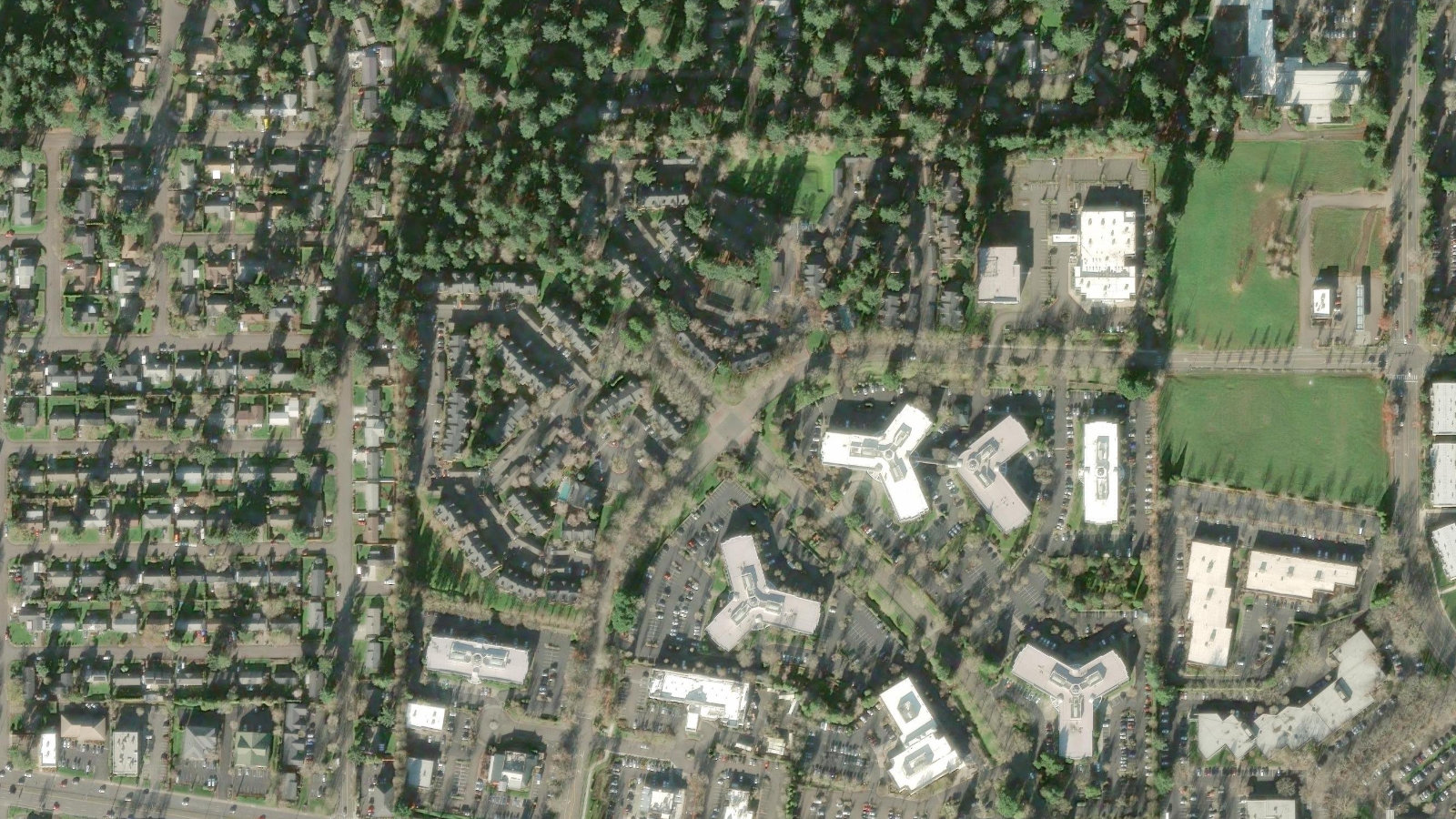 201 NE PARK PLAZA DRIVE, VANCOUVER, WA（本社・衛星）