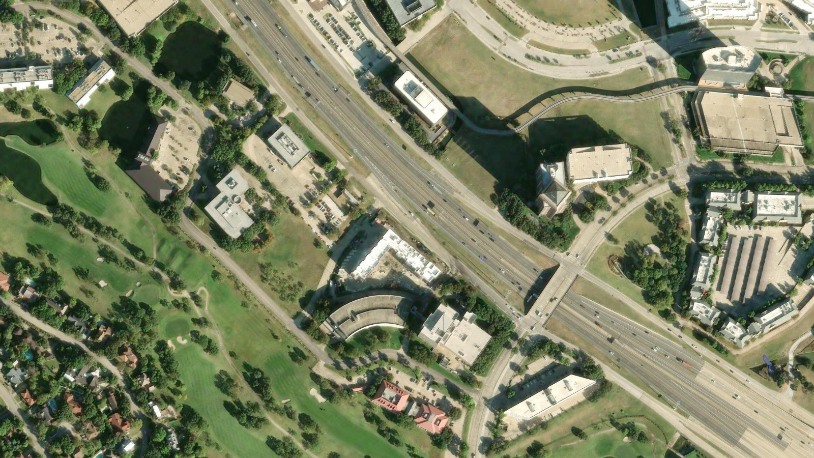 545 EAST JOHN CARPENTER FREEWAY, IRVING, TX(本社・衛星)