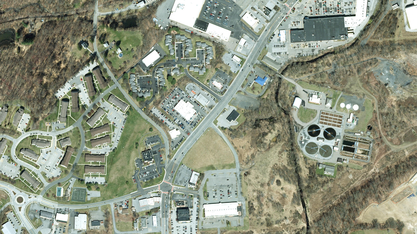 212 DOLSON AVENUE, MIDDLETOWN, NY（本社・衛星）