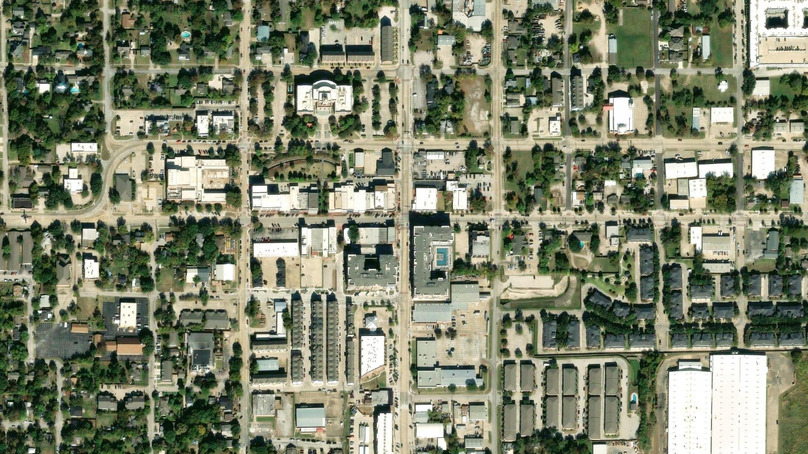 3451 PLANO PARKWAY, LEWISVILLE, TX（本社・衛星）