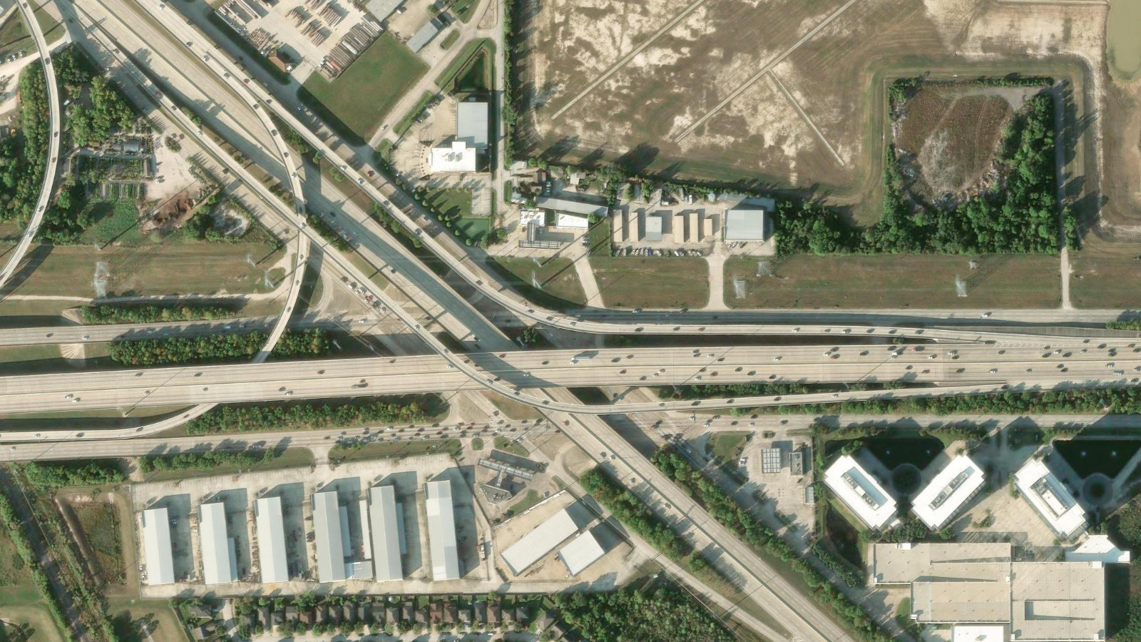 5875 NORTH SAM HOUSTON PARKWAY WEST, HOUSTON, TX(本社・衛星)