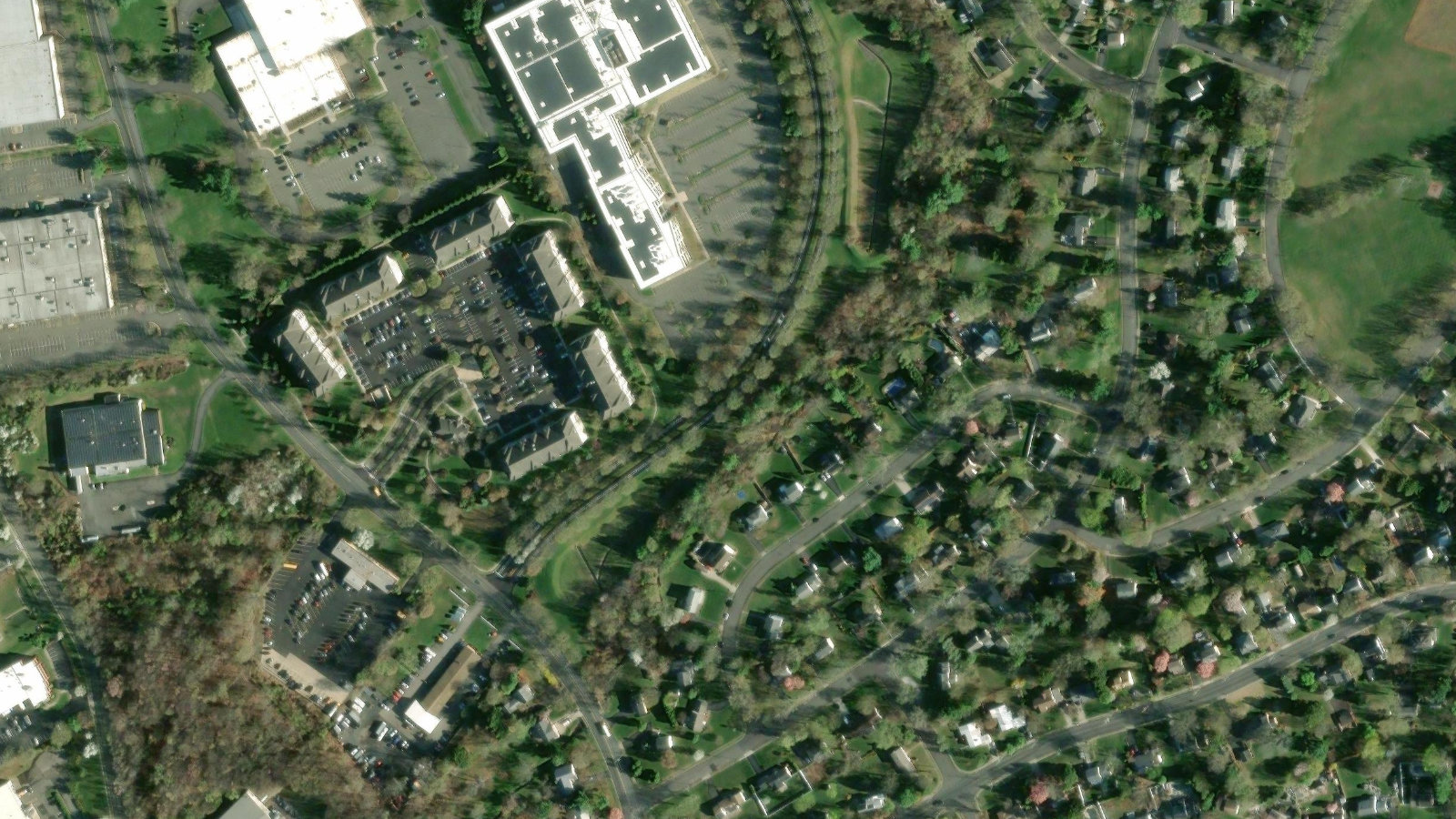 250 PHILLIPS BOULEVARD, EWING, NJ(本社・衛星)