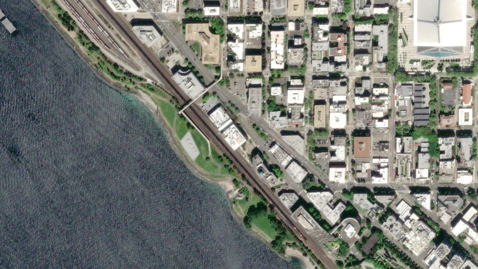 201 ELLIOTT AVENUE WEST, SEATTLE, WA（本社・衛星）