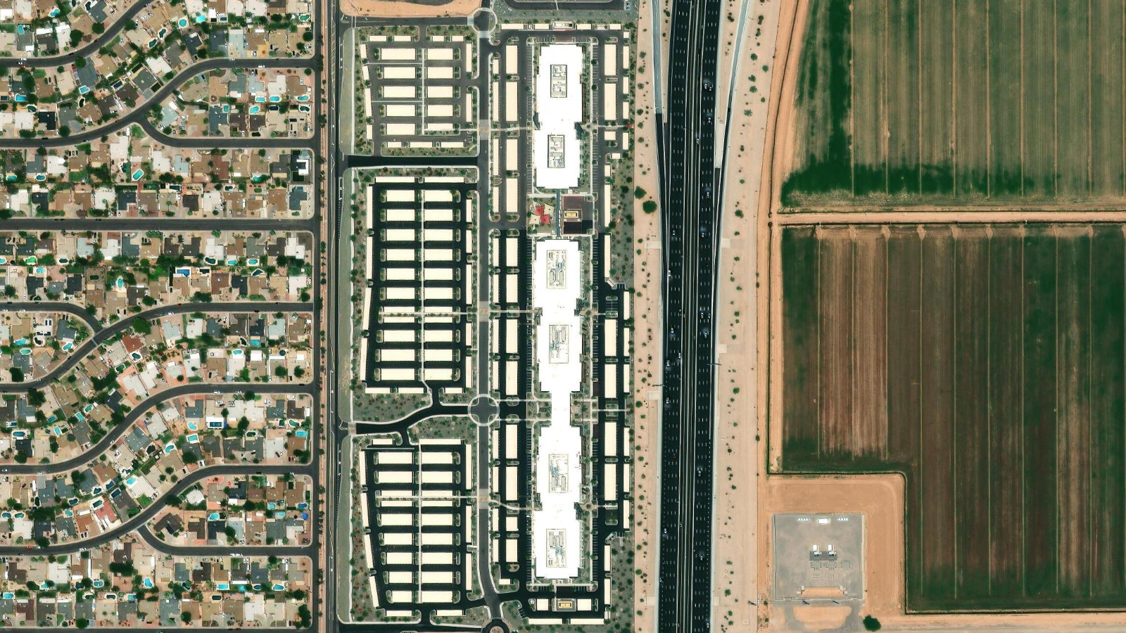 5701 NORTH PIMA ROAD, SCOTTSDALE, AZ（本社・衛星）