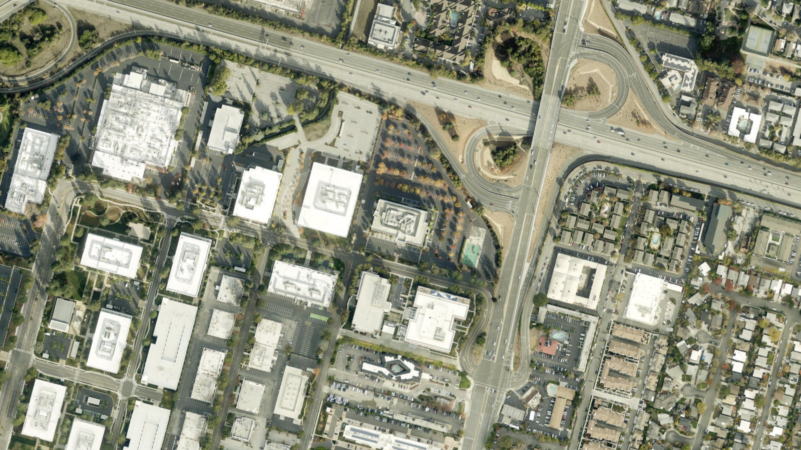 525 ALMANOR AVENUE, SUNNYVALE, CA(本社・衛星)