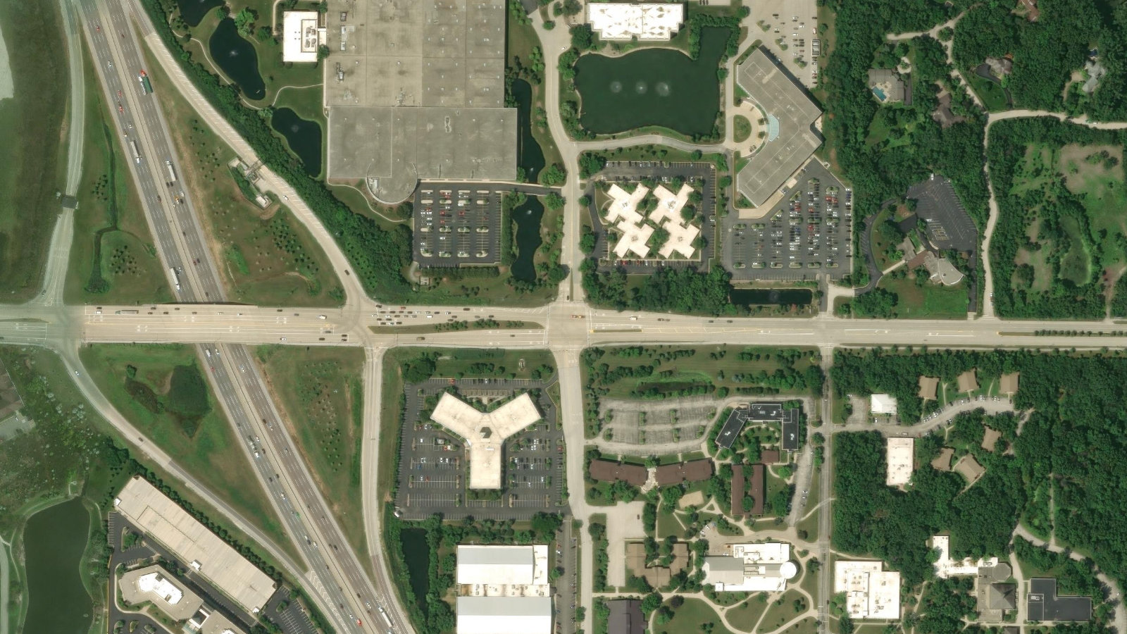 3000 LAKESIDE DR, BANNOCKBURN, IL(本社・衛星)