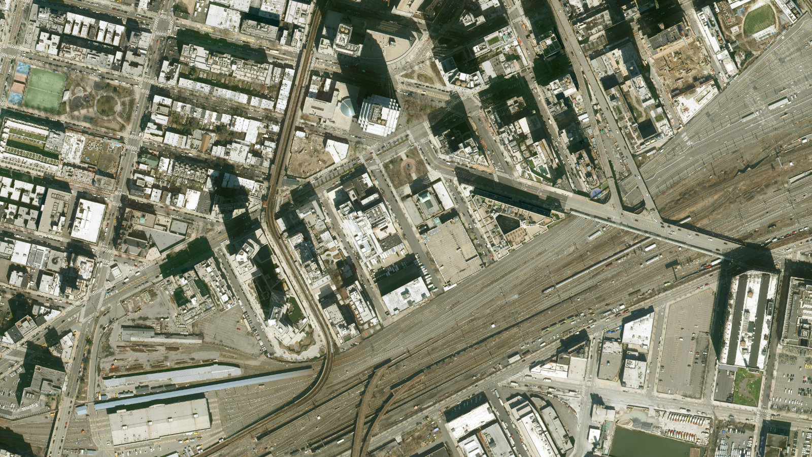 1 COURT SQUARE WEST, LONG ISLAND CITY, NY（本社・衛星）