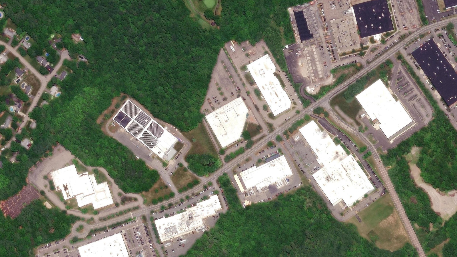 85 DAN ROAD, CANTON, MA(本社・衛星)