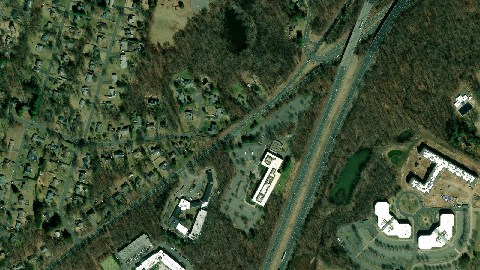 ONE CARRIER PLACE, FARMINGTON, CT（本社・衛星）