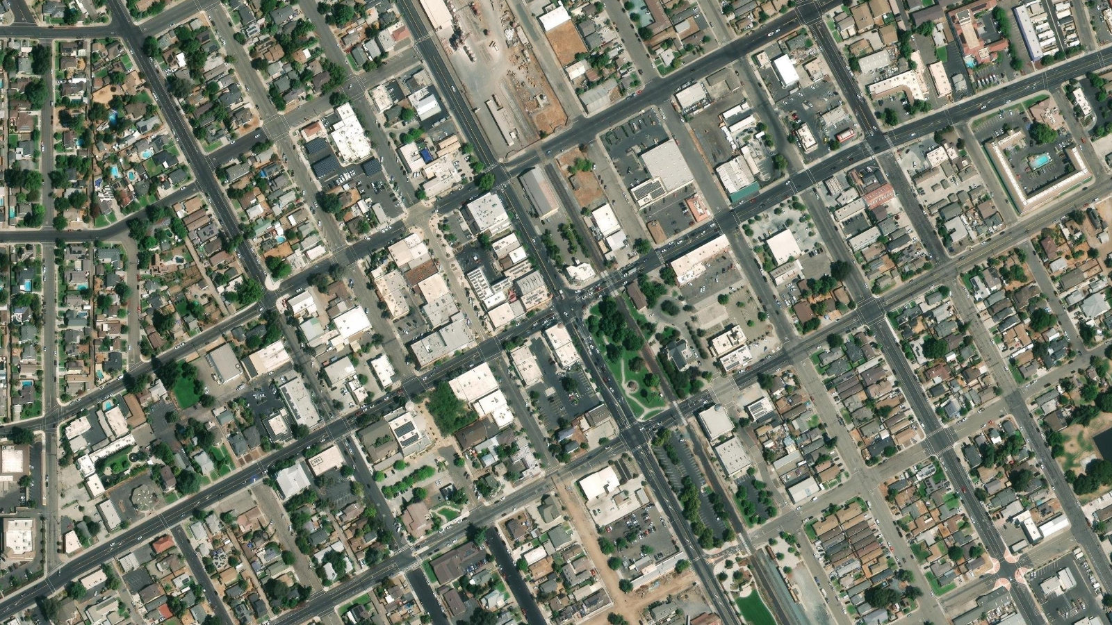 125 N. THIRD AVE., OAKDALE, CA（本社・衛星）