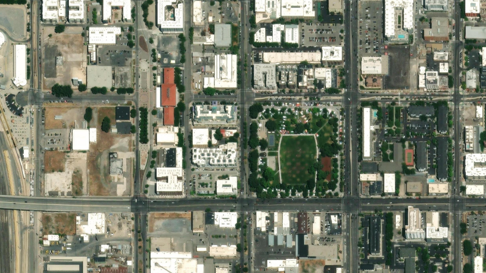 90 S. 400 W., SALT LAKE CITY, UT(本社・衛星)