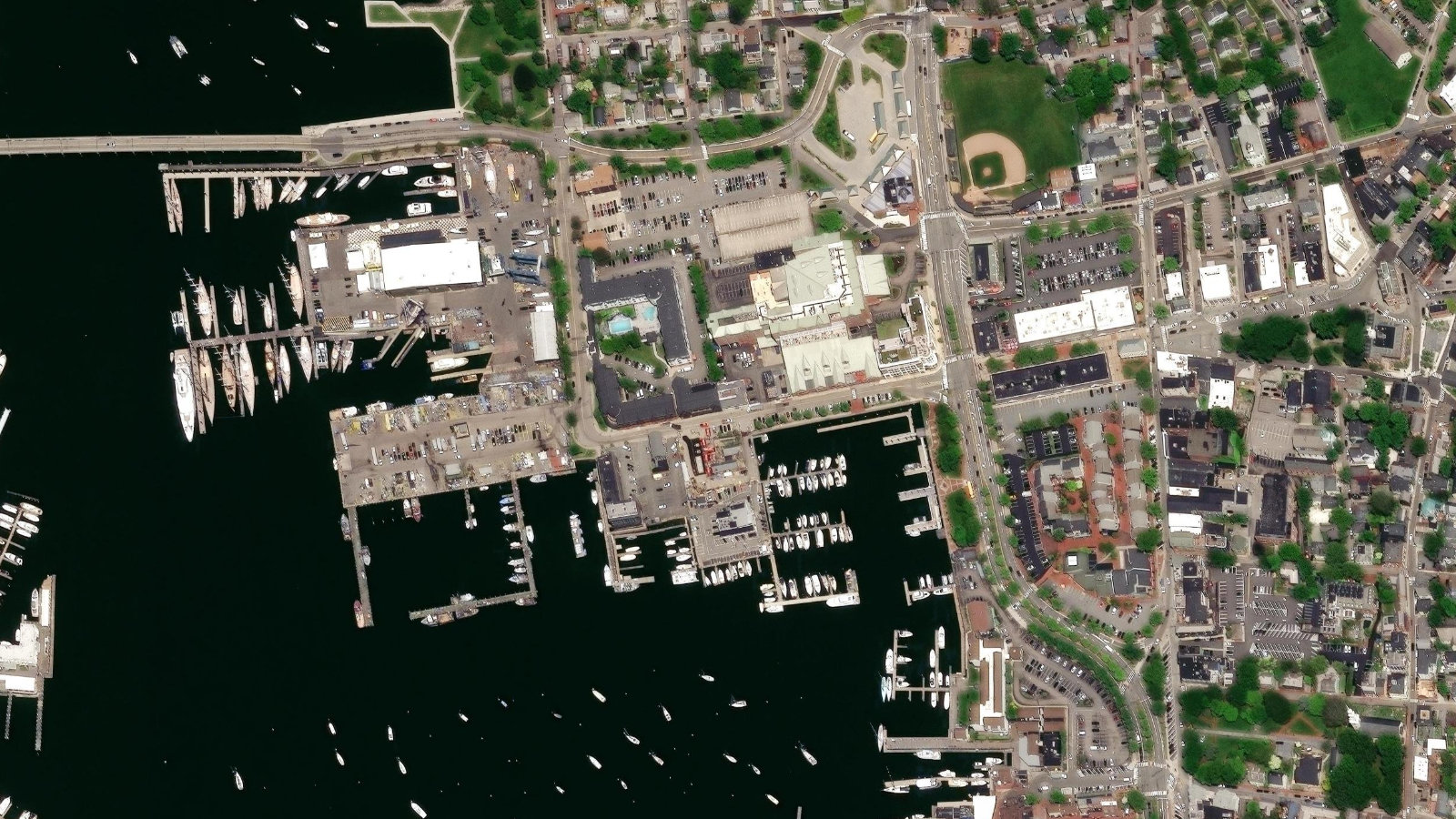 109 LONG WHARF, NEWPORT, RI（本社・衛星）