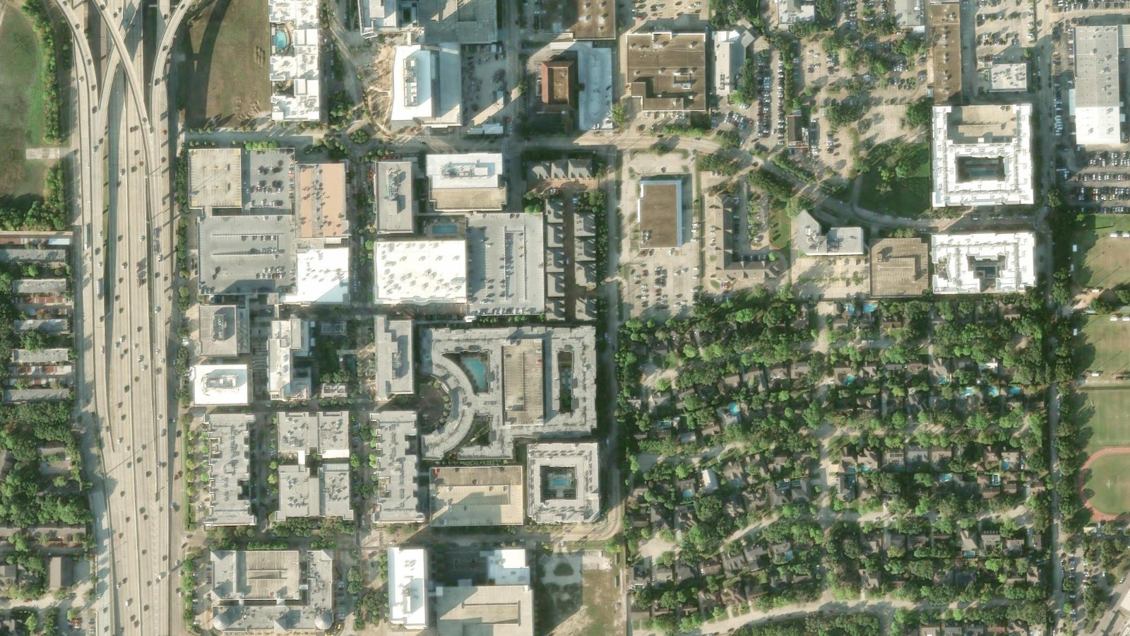 825 TOWN & COUNTRY LANE, HOUSTON, TX(本社・衛星)