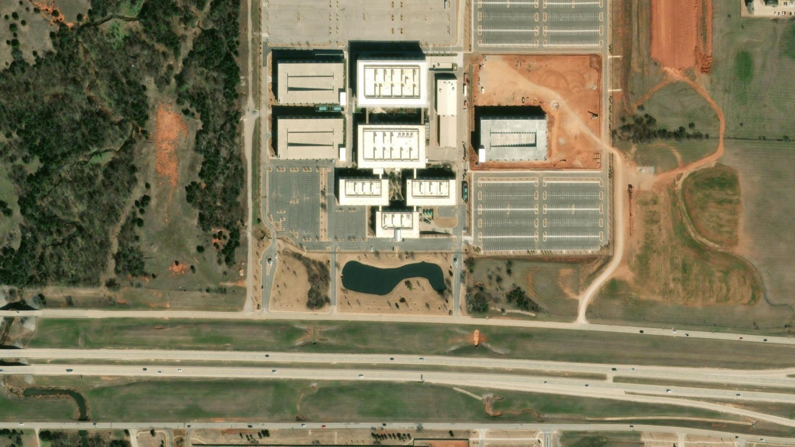 7501 W. MEMORIAL ROAD, OKLAHOMA CITY, OK(本社・衛星)