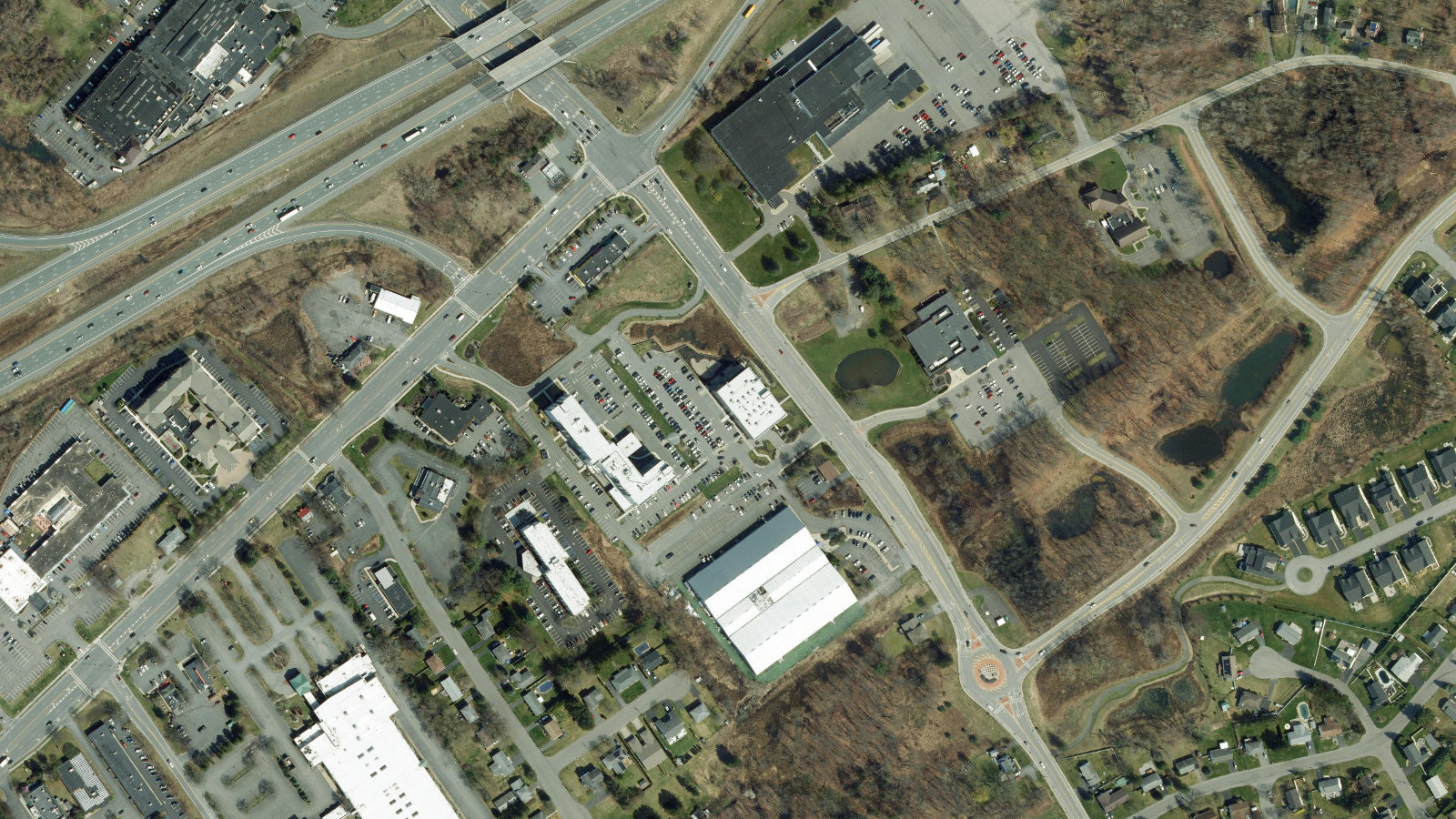 652 ALBANY-SHAKER ROAD, ALBANY, NY(本社・衛星)