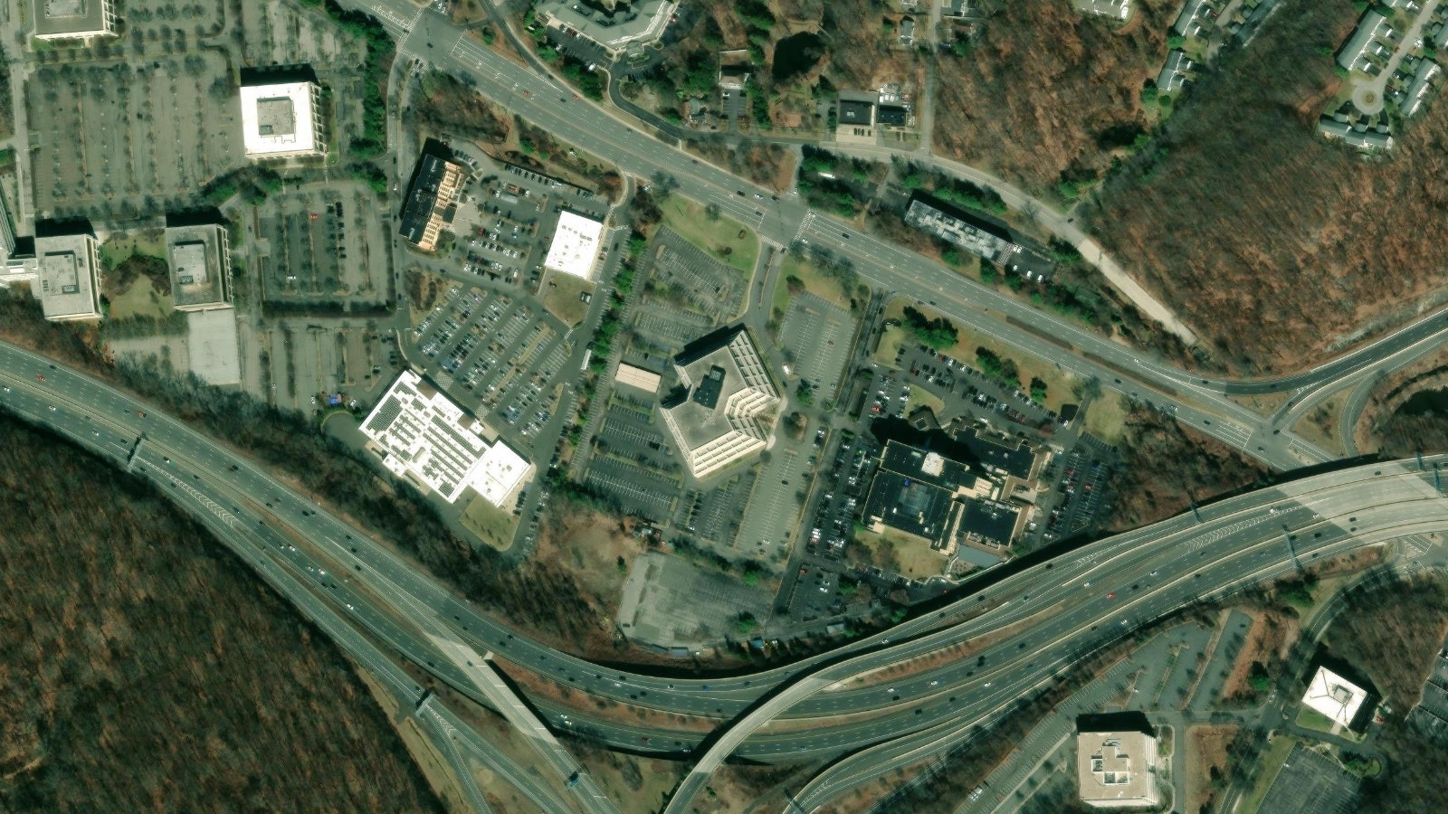 660 WHITE PLAINS RD., TARRYTOWN, NY(本社・衛星)