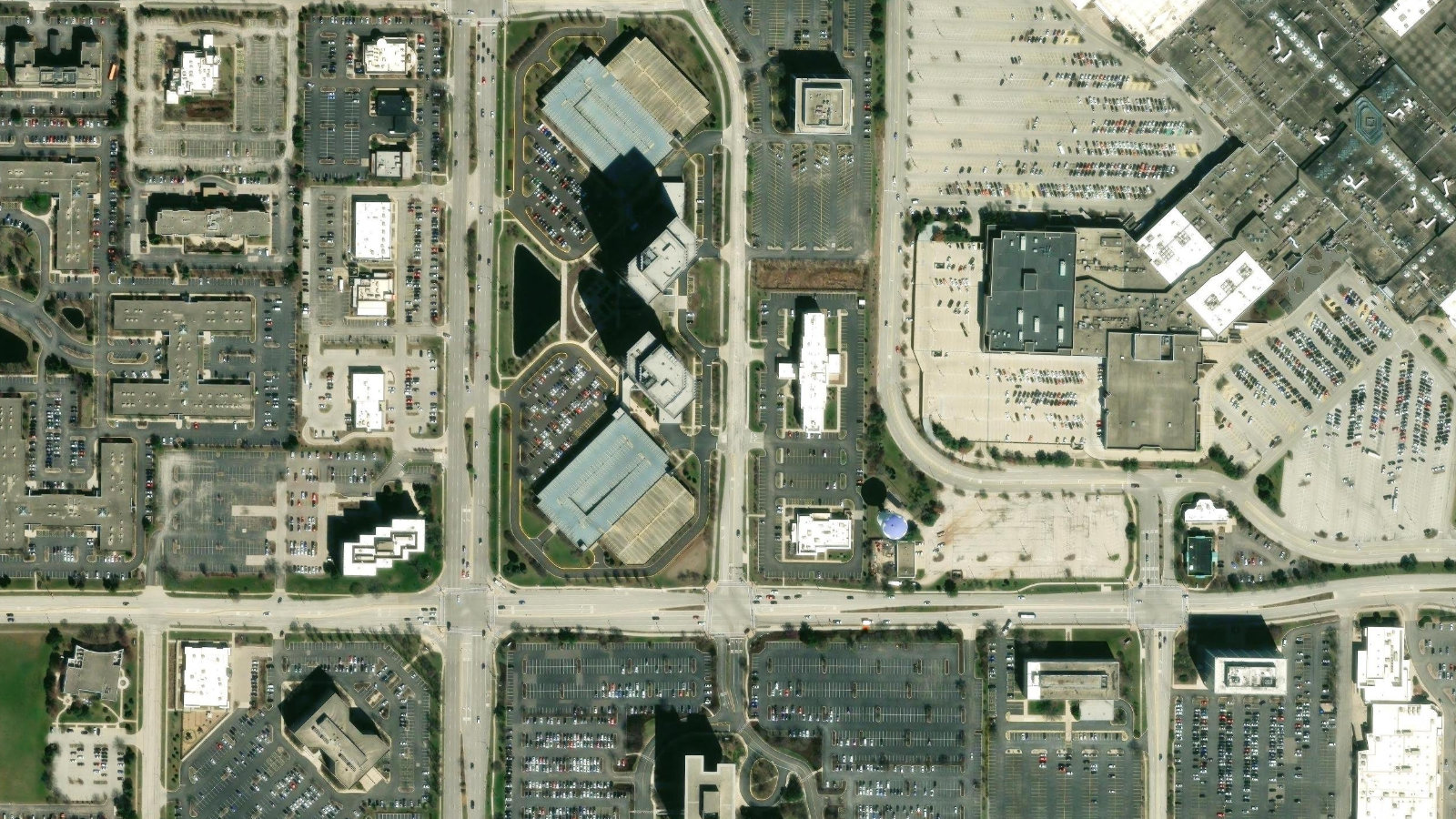 1400 AMERICAN LANE, SCHAUMBURG, IL(本社・衛星)