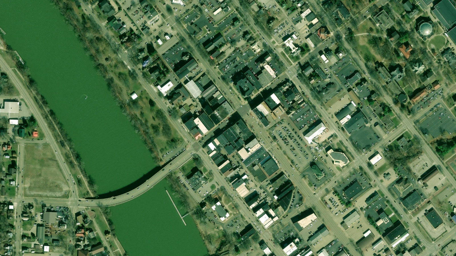 138 PUTNAM ST, MARIETTA, OH（本社・衛星）
