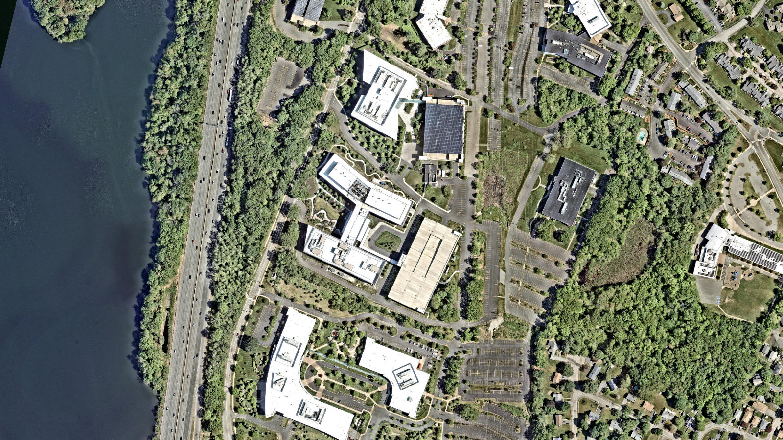 225 WYMAN STREET, WALTHAM, MA(本社・衛星)