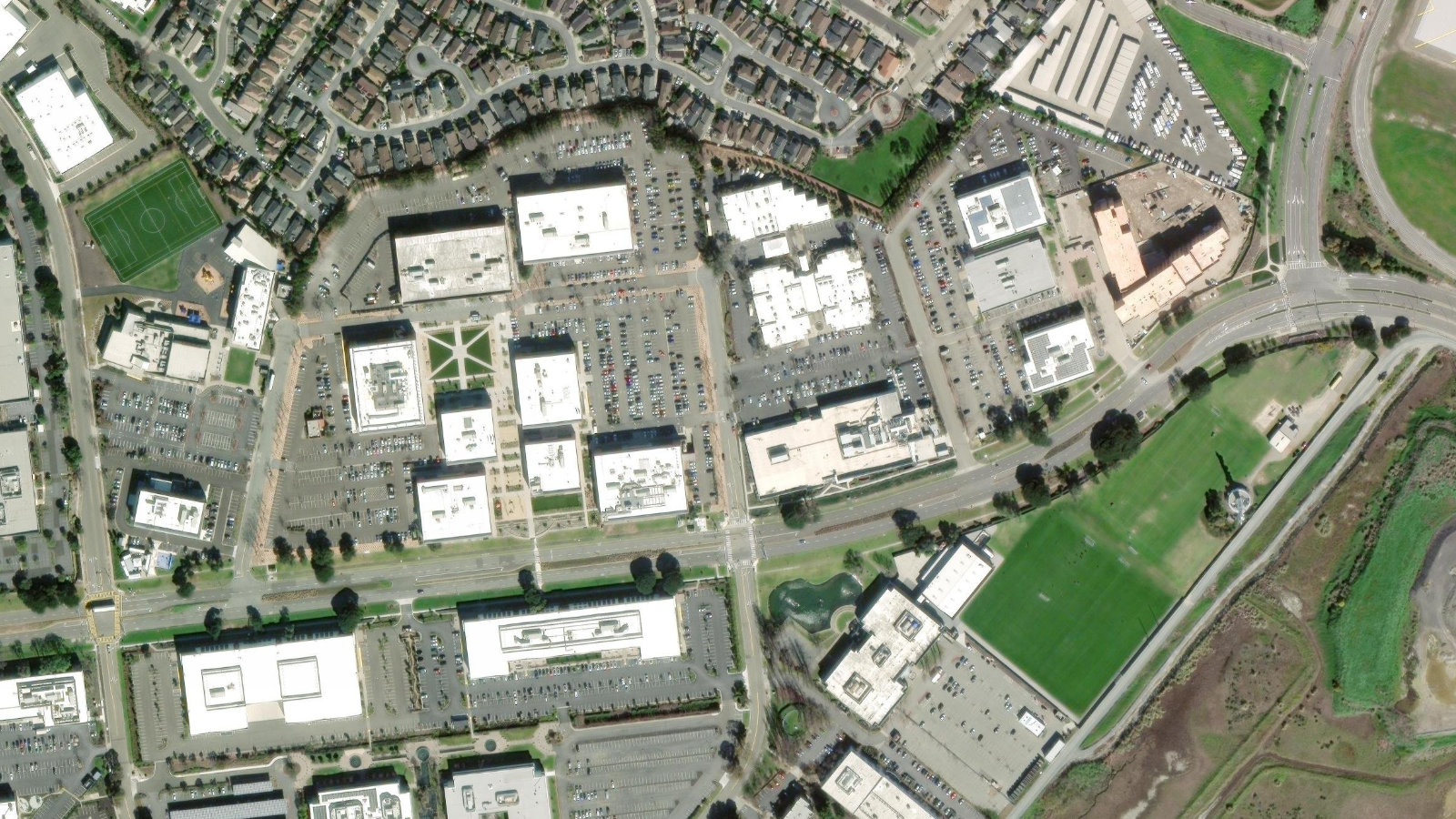 ONE PENUMBRA PLACE, ALAMEDA, CA（本社・衛星）