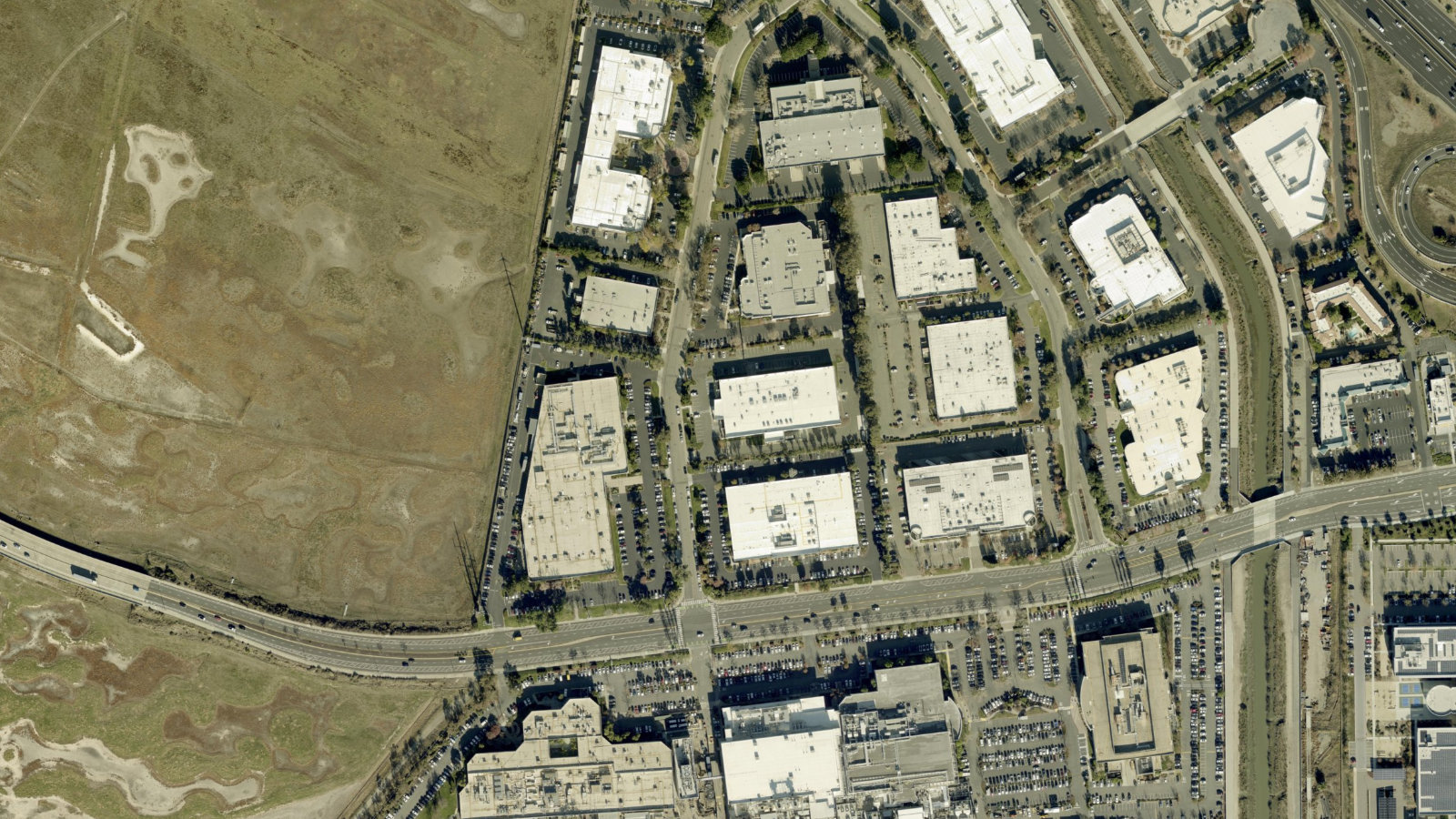 45800 NORTHPORT LOOP WEST, FREMONT, CA(本社・衛星)