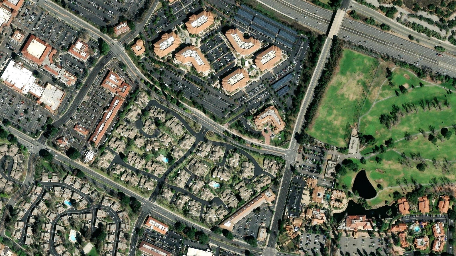 3043 TOWNSGATE ROAD, WESTLAKE VILLAGE, CA(本社・衛星)