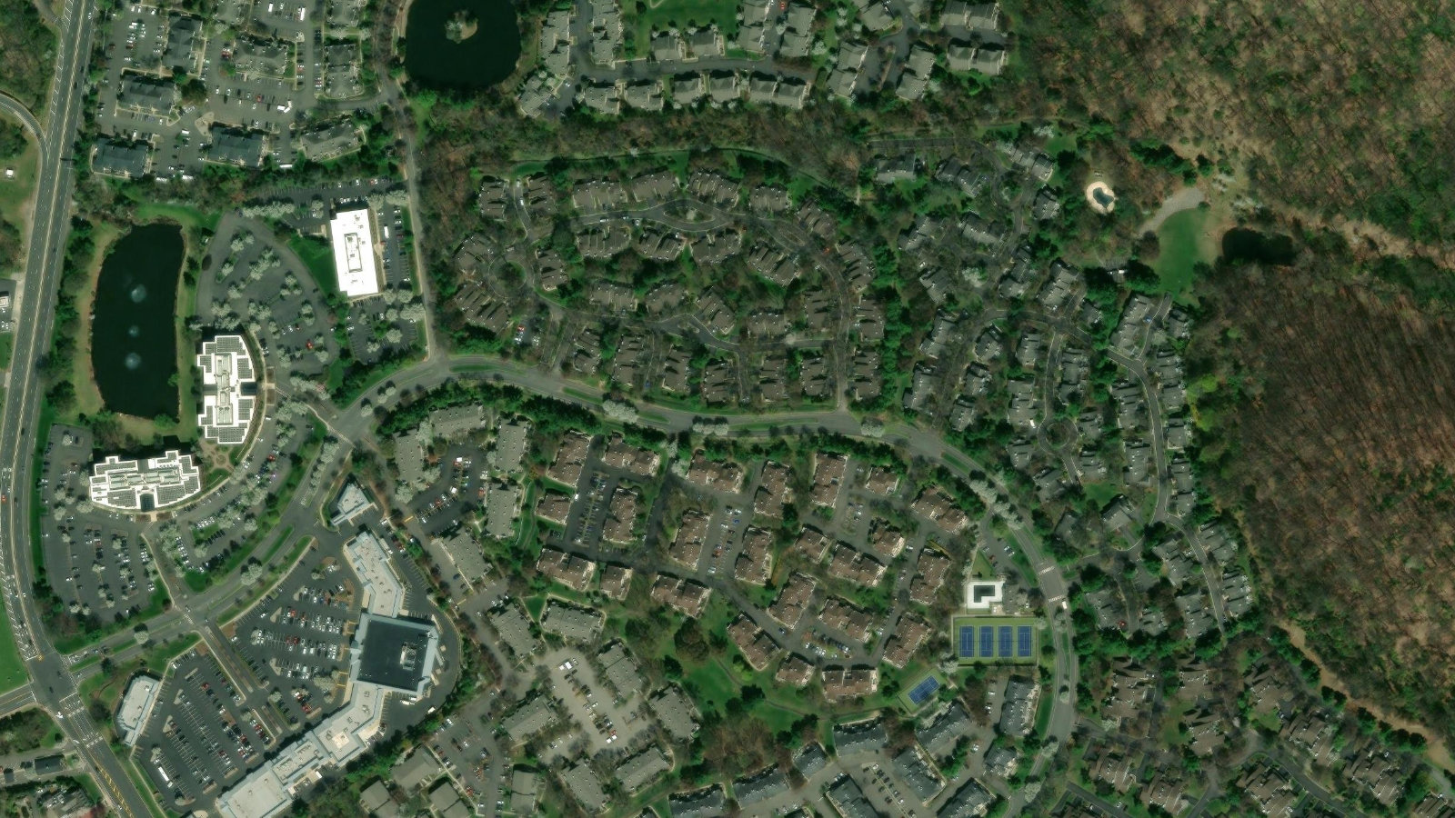 500 HILLS DRIVE, BEDMINSTER, NJ(本社・衛星)