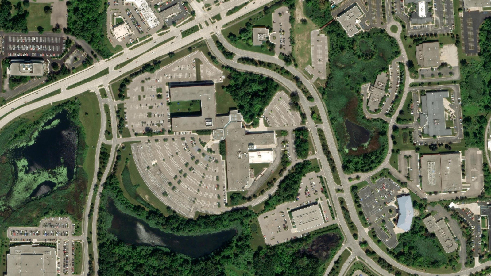 3000 UNIVERSITY DRIVE, AUBURN HILLS, MI(本社・衛星)