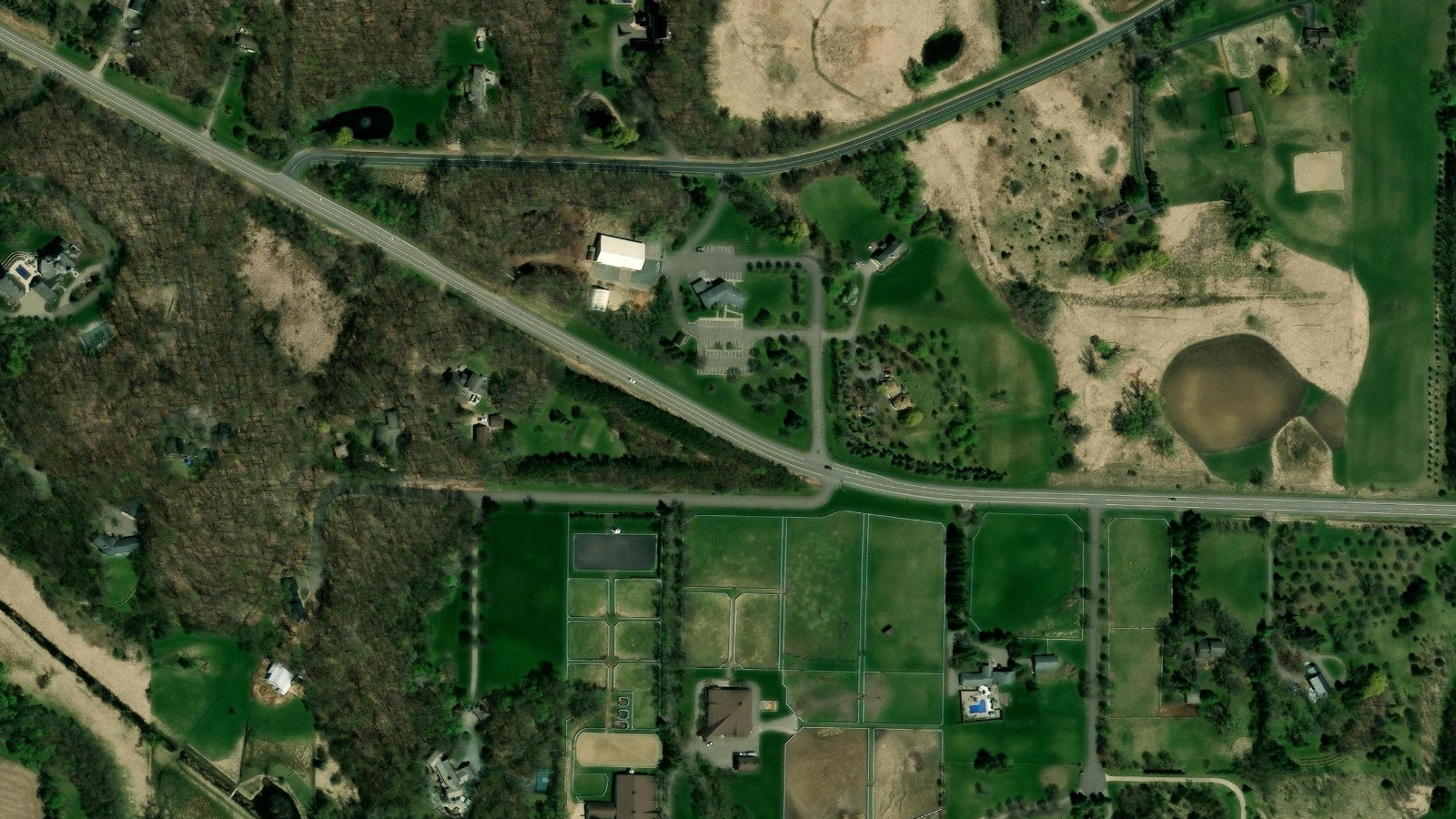 2100 HIGHWAY 55, MEDINA, MN（本社・衛星）