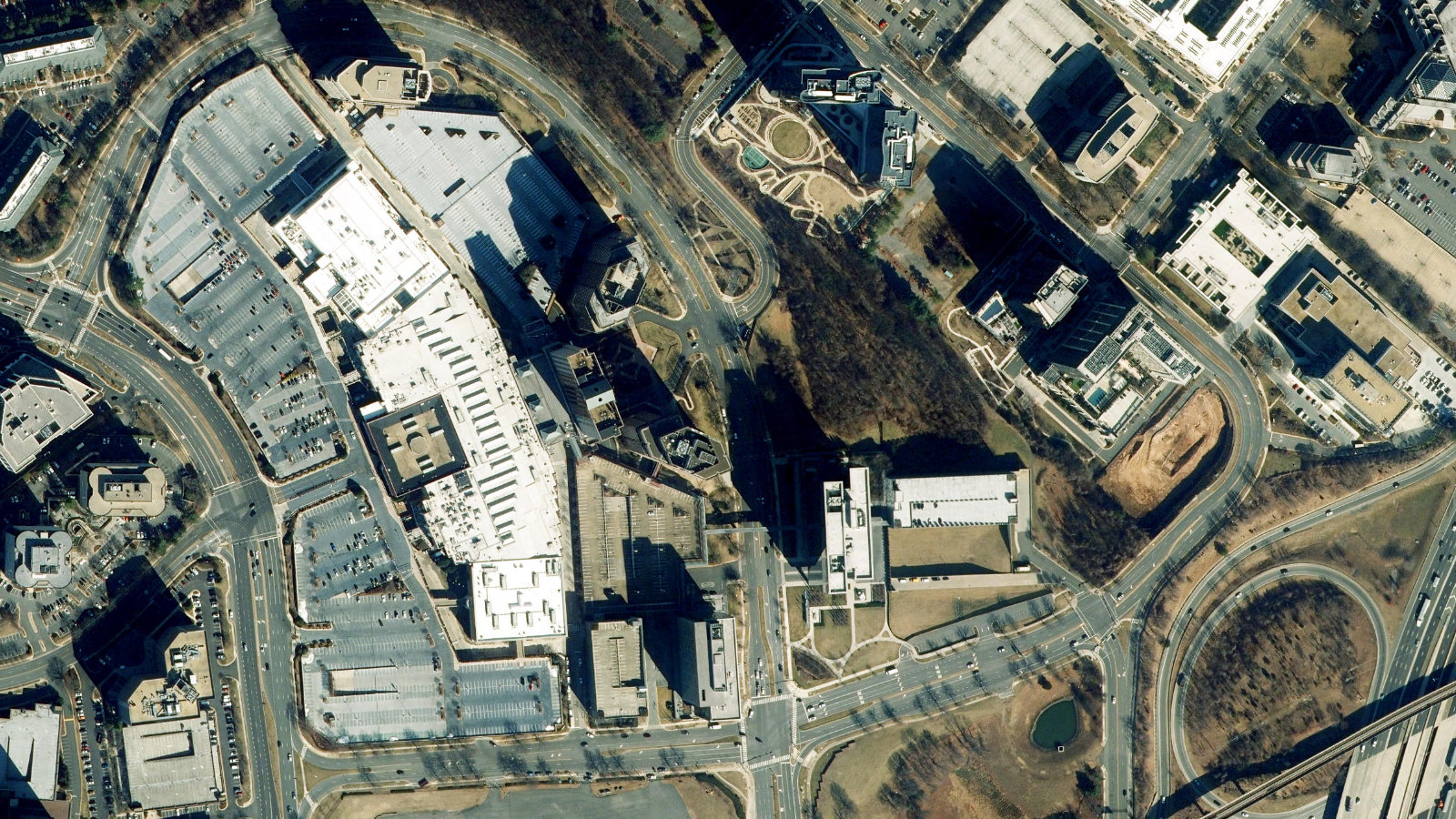 1775 TYSONS BLVD, TYSONS, VA(本社・衛星)