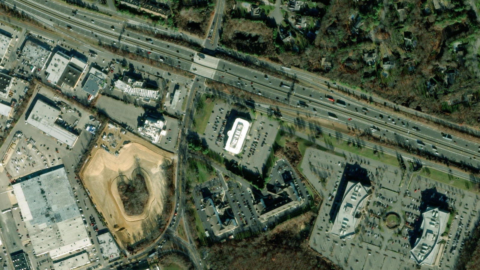 48 S. SERVICE ROAD, MELVILLE, NY(本社・衛星)